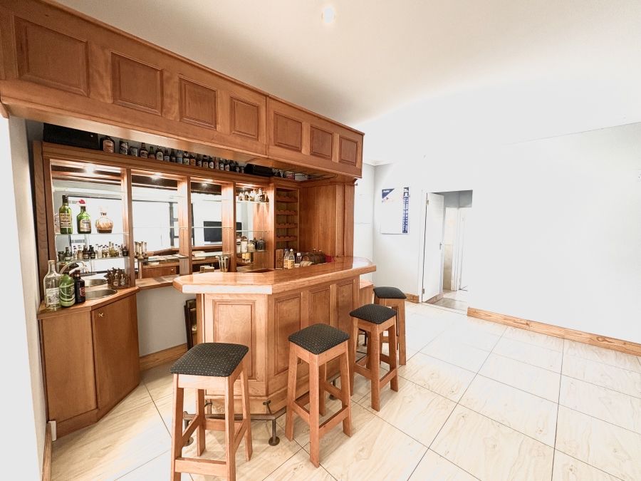 4 Bedroom Property for Sale in Pearl Bay Western Cape